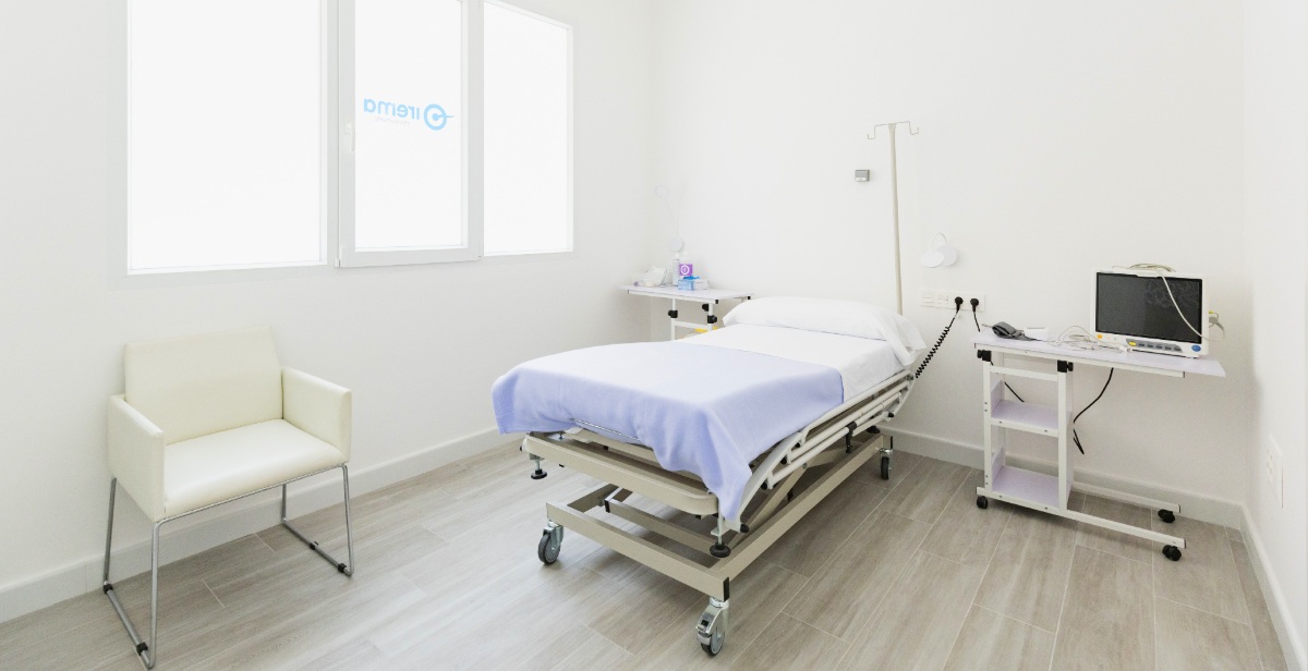 Les patients peuvent se rétablir dans des salles esthétiques à l'IREMA