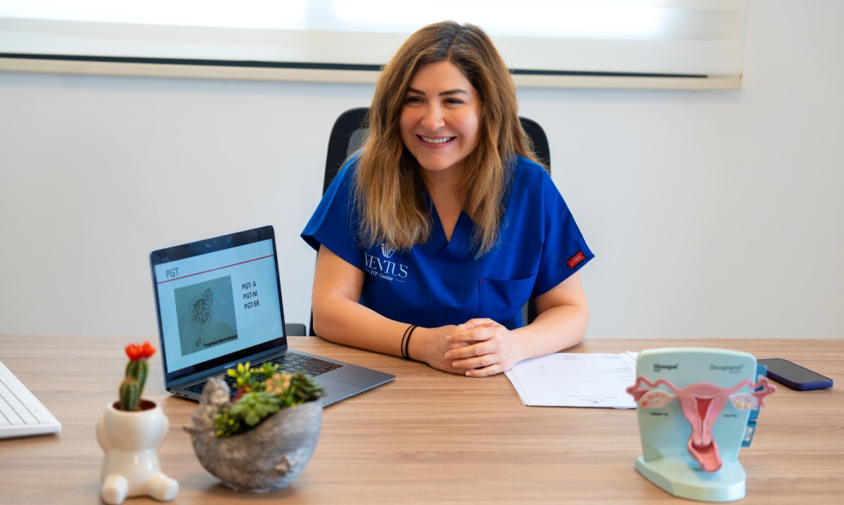 Professeure agrégée Dr Beril Yuksel, directrice médicale et spécialiste en obstétrique, gynécologie et FIV
